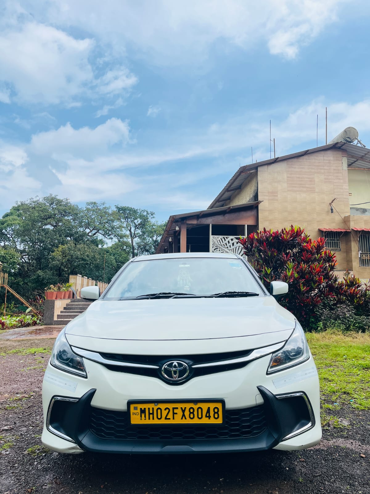 Harish Tours cab driving on Mahabaleshwar ghat roads